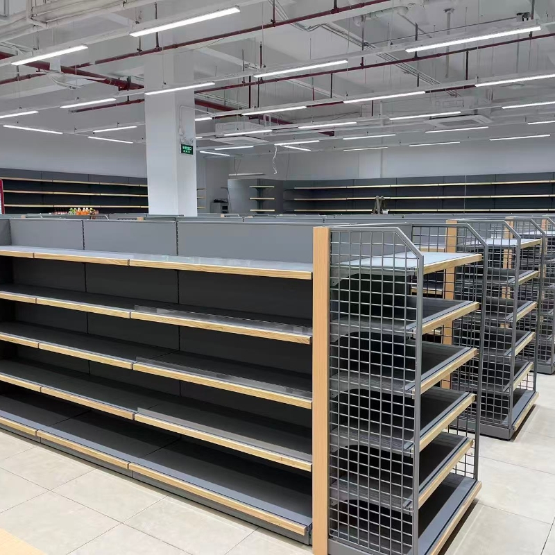Полки магазина