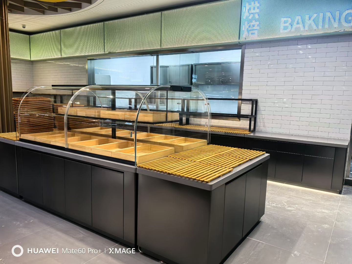 Kasus Kaca Komersial ((Toko Komersial (Bakery))